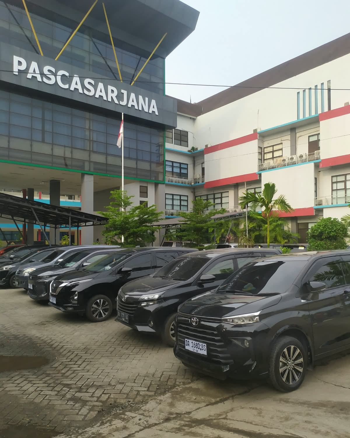 Deretan Armada di Gedung Pascasarjana