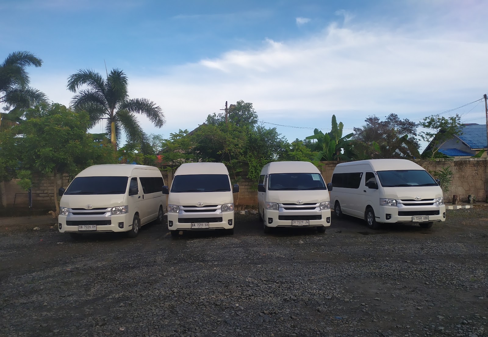 Lineup 4 Unit Toyota Hiace Commuter