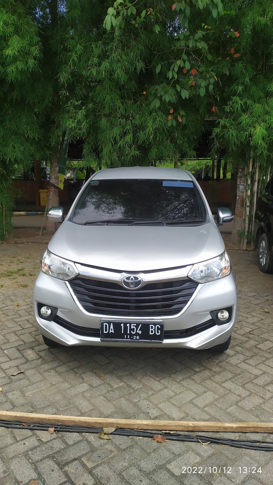 Toyota Grand Avanza Silver (DA 1154 BG)