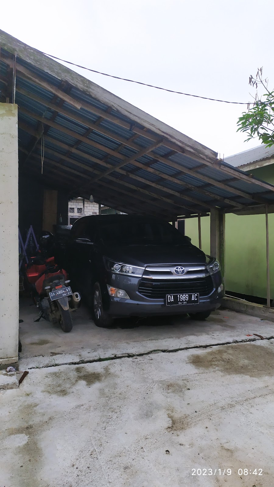 Toyota Innova Reborn Dark Grey (DA 1989 AC)